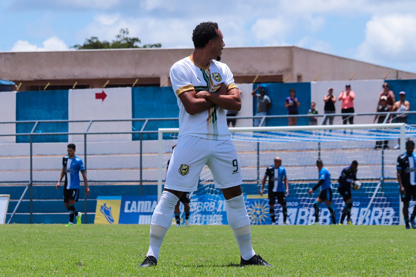 Souza e Amigos Futebol Clube comemora aniversário com festa no